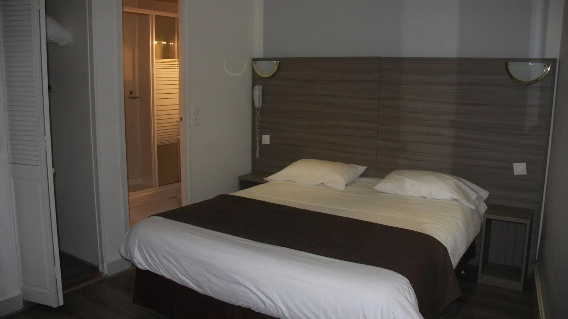Hotel Panam Gambetta- Place Gambetta-mairie Du 20 Emme