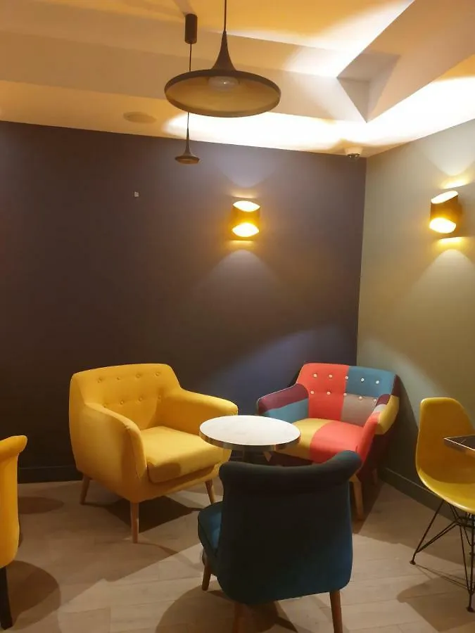 Hotel Panam Gambetta- Place Gambetta-mairie Du 20 Emme Paris